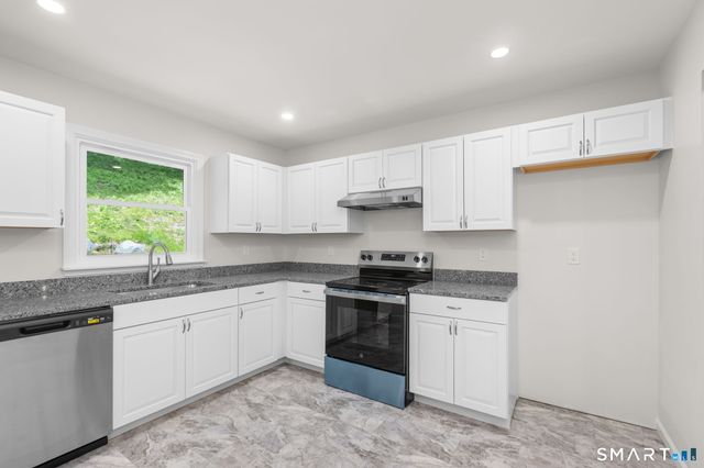 2 Oakwood Drive, New Fairfield, CT 06812