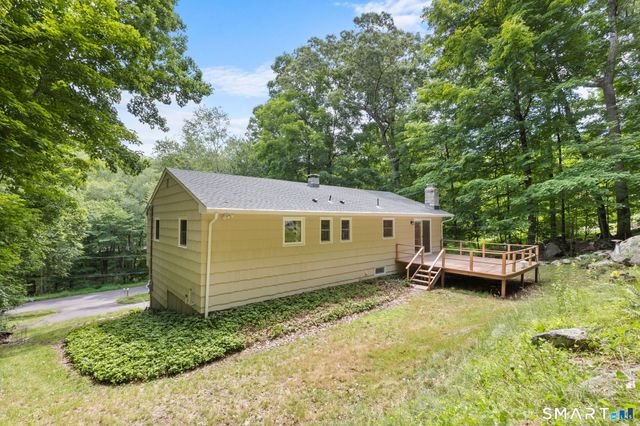 2 Oakwood Drive, New Fairfield, CT 06812