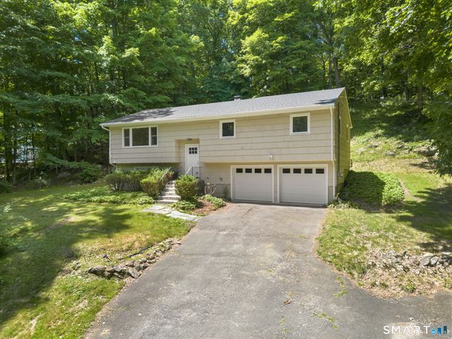 2 Oakwood Drive, New Fairfield, CT 06812