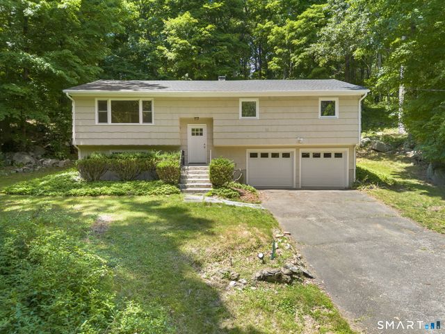 2 Oakwood Drive, New Fairfield, CT 06812
