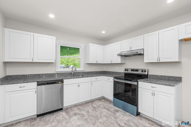 2 Oakwood Drive, New Fairfield, CT 06812