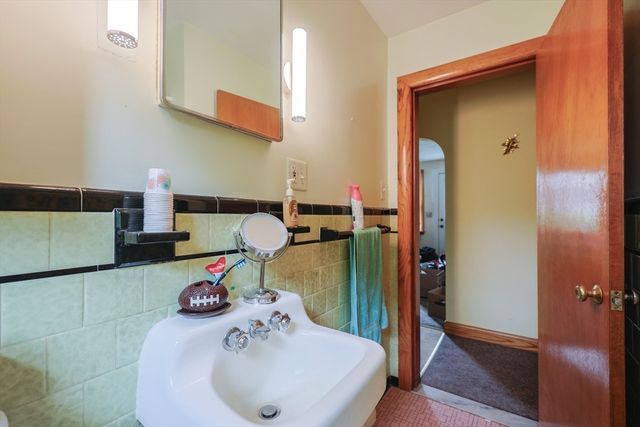 23 Thayer St, Leominster, MA 01453