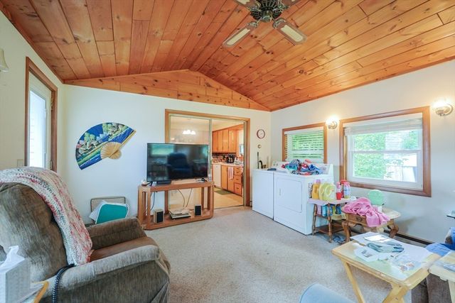 23 Thayer St, Leominster, MA 01453