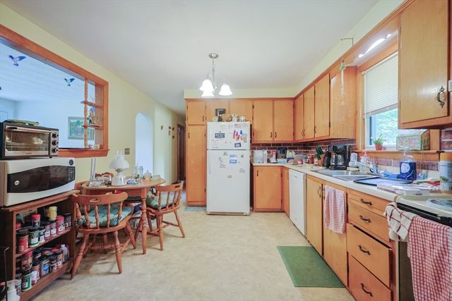23 Thayer St, Leominster, MA 01453