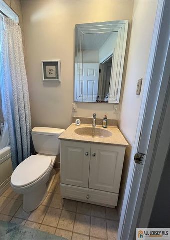 206 Oakmanor Parkway, South Plainfield, NJ 07080