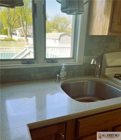 206 Oakmanor Parkway, South Plainfield, NJ 07080