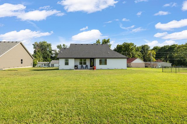 345 Division Street, Sparta, MO 65753
