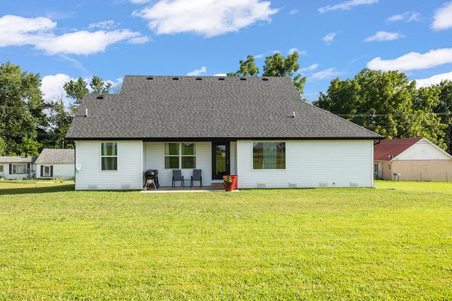 345 Division Street, Sparta, MO 65753