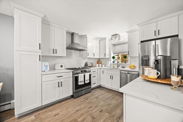 82 Gifford Ave, Dartmouth, MA 02747