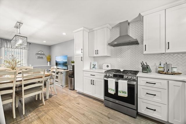 82 Gifford Ave, Dartmouth, MA 02747