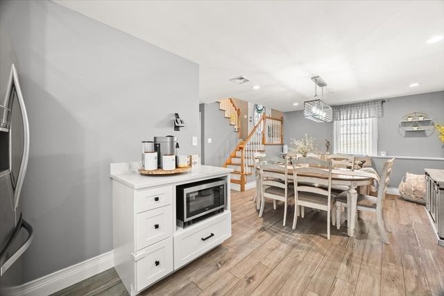 82 Gifford Ave, Dartmouth, MA 02747