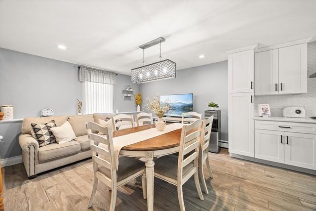 82 Gifford Ave, Dartmouth, MA 02747
