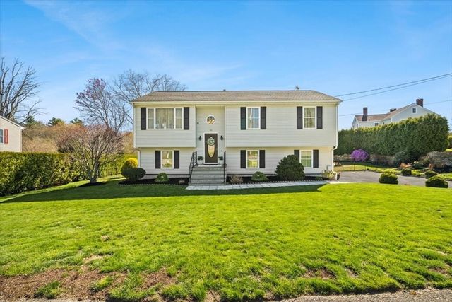 82 Gifford Ave, Dartmouth, MA 02747