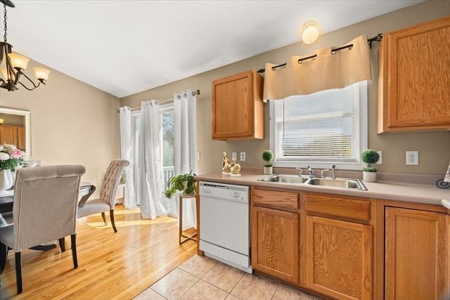 82 Gifford Ave, Dartmouth, MA 02747