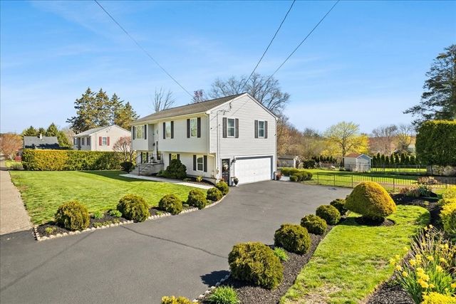 82 Gifford Ave, Dartmouth, MA 02747