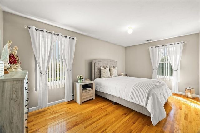 82 Gifford Ave, Dartmouth, MA 02747