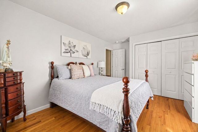 82 Gifford Ave, Dartmouth, MA 02747
