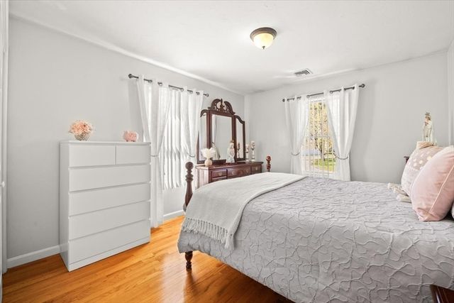 82 Gifford Ave, Dartmouth, MA 02747