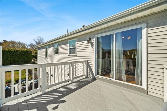 82 Gifford Ave, Dartmouth, MA 02747