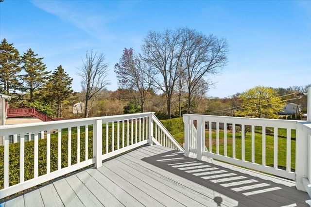 82 Gifford Ave, Dartmouth, MA 02747
