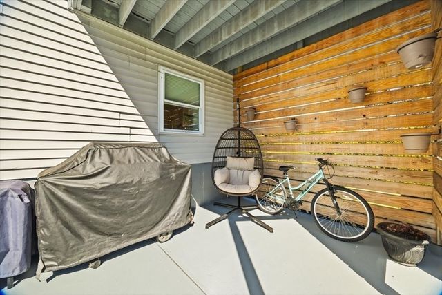 82 Gifford Ave, Dartmouth, MA 02747
