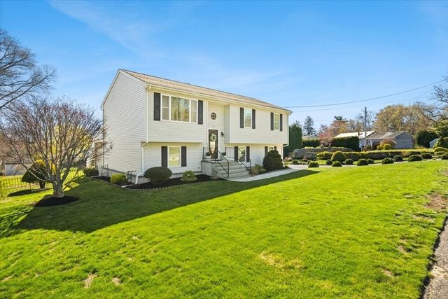 82 Gifford Ave, Dartmouth, MA 02747