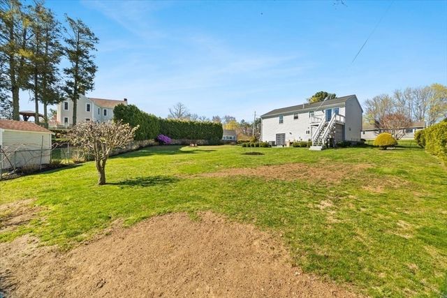 82 Gifford Ave, Dartmouth, MA 02747