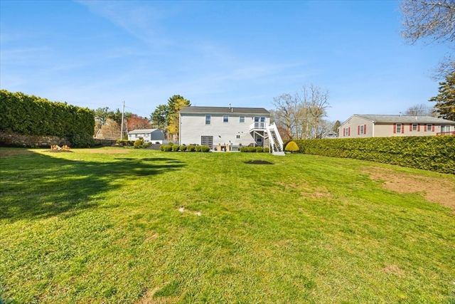 82 Gifford Ave, Dartmouth, MA 02747