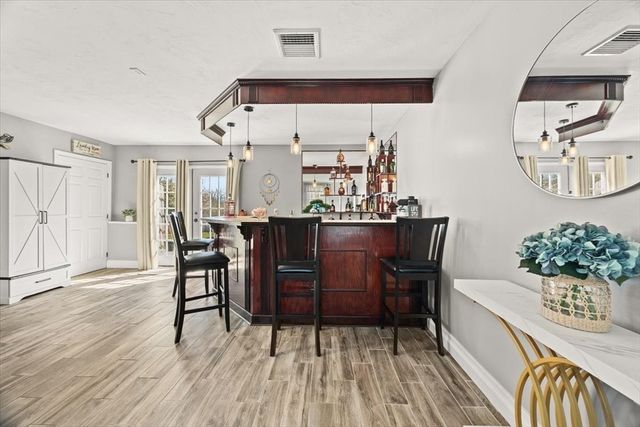 82 Gifford Ave, Dartmouth, MA 02747