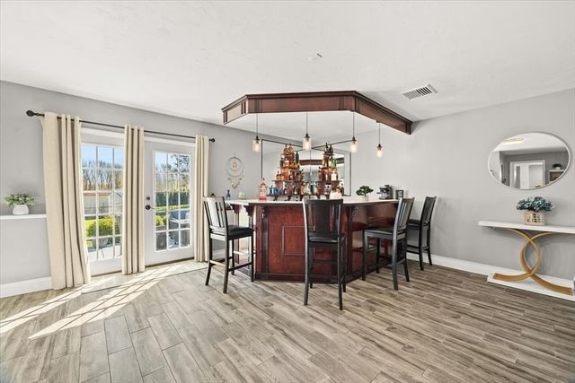 82 Gifford Ave, Dartmouth, MA 02747