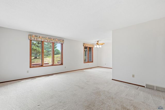 610 FAIRLAWN DR, Rapid City, SD 57702