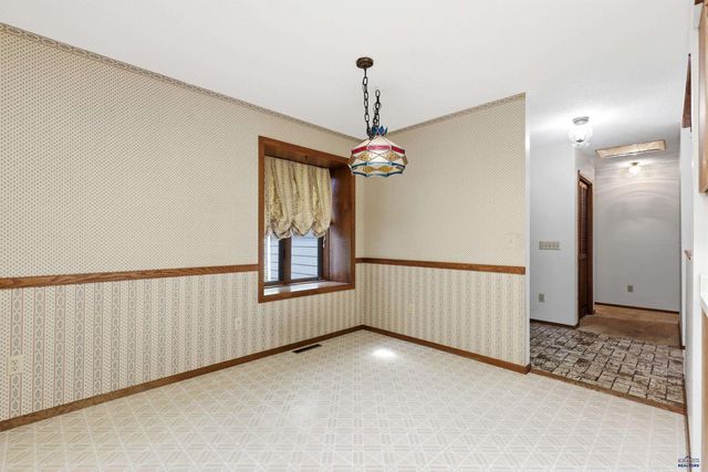 610 FAIRLAWN DR, Rapid City, SD 57702