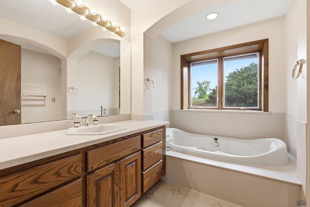 610 FAIRLAWN DR, Rapid City, SD 57702