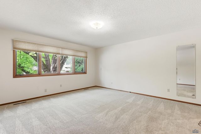 610 FAIRLAWN DR, Rapid City, SD 57702