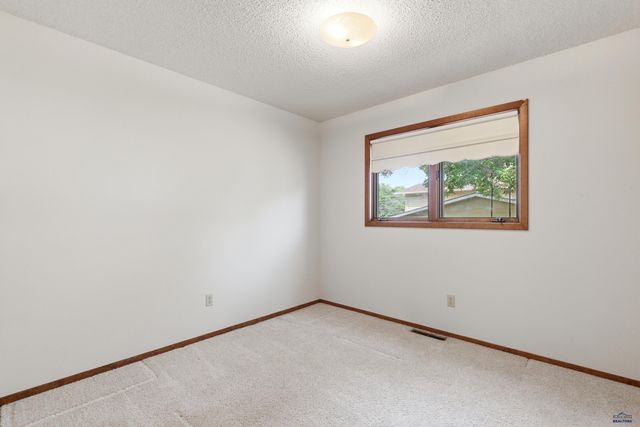 610 FAIRLAWN DR, Rapid City, SD 57702
