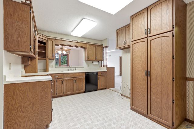 610 FAIRLAWN DR, Rapid City, SD 57702