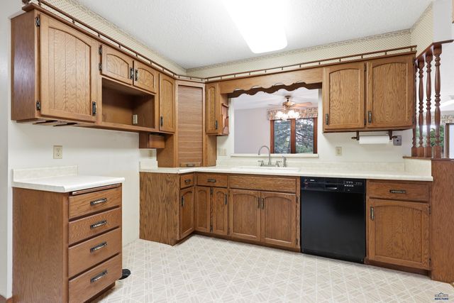 610 FAIRLAWN DR, Rapid City, SD 57702