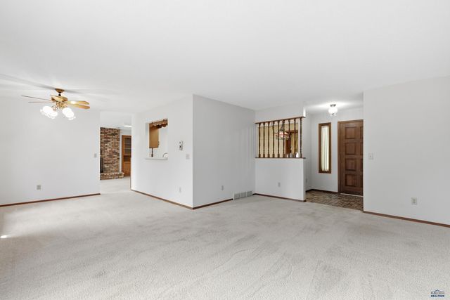 610 FAIRLAWN DR, Rapid City, SD 57702