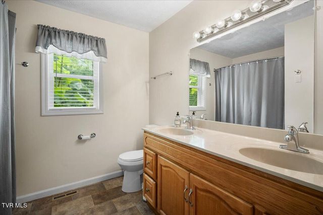 116 Regency Drive, Rogersville, TN 37857