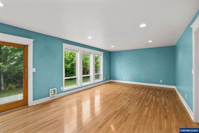 2394 NW Kinderman Dr, Corvallis, OR 97330