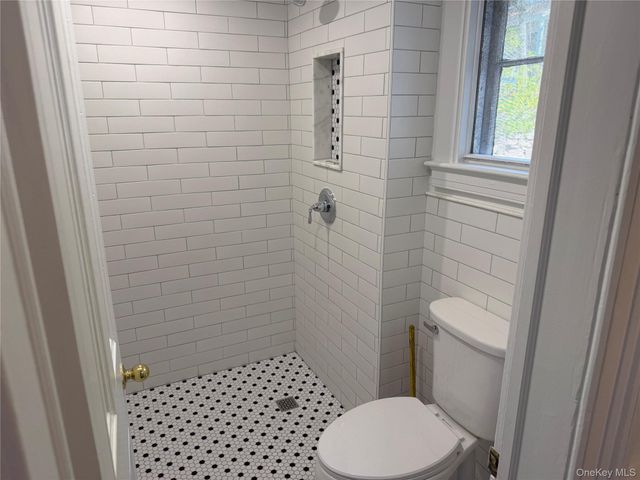 805 Main Street, Port Jefferson, NY 11777
