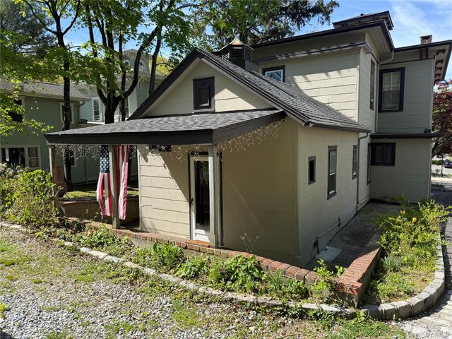 805 Main Street, Port Jefferson, NY 11777