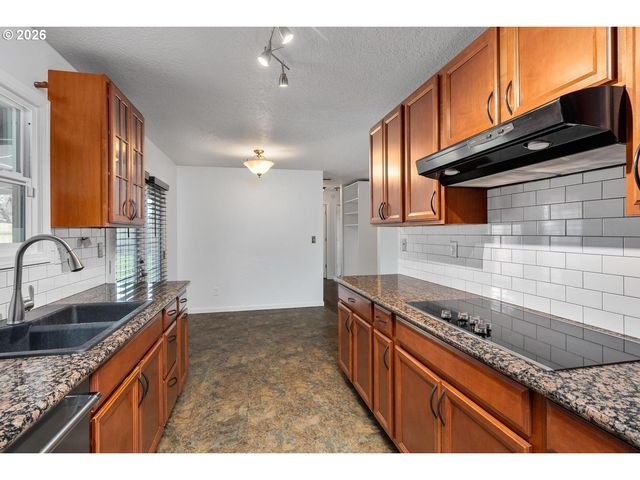 1903 Se 158TH Ave, Portland, OR 97233