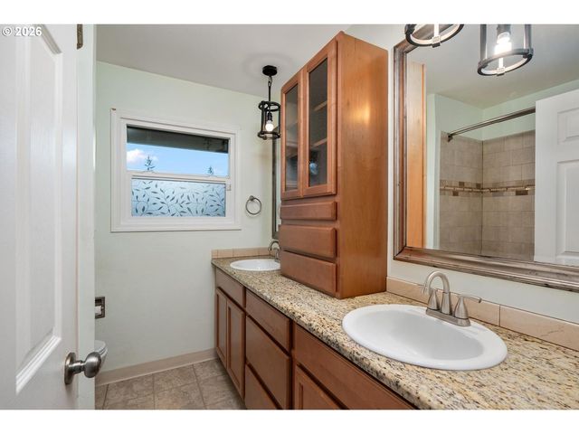 1903 Se 158TH Ave, Portland, OR 97233