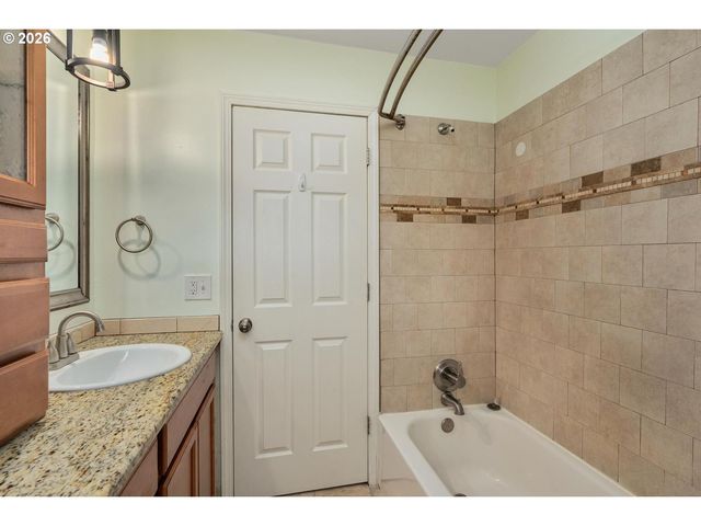 1903 Se 158TH Ave, Portland, OR 97233