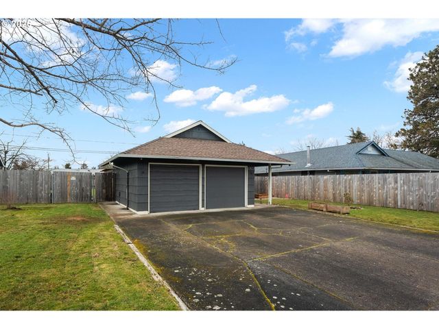 1903 Se 158TH Ave, Portland, OR 97233