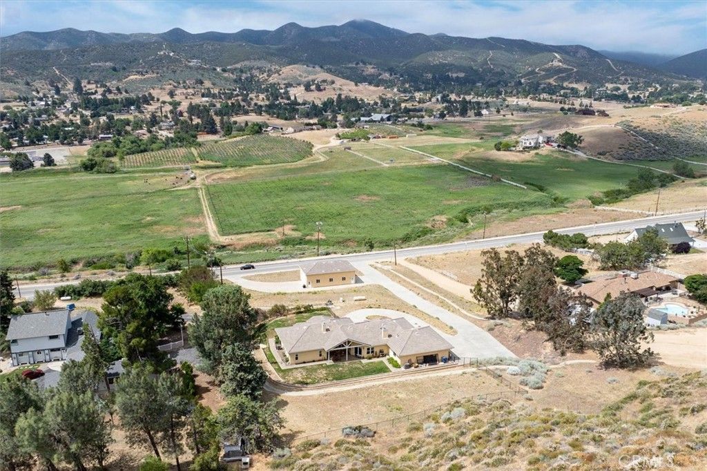 Image 1 of property listing at 9115 Elizabeth Lake, Leona Valley, CA 93551