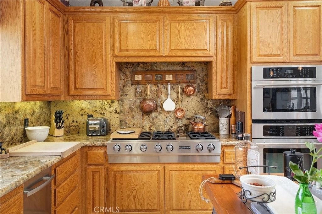 Image 10 of property listing at 9115 Elizabeth Lake, Leona Valley, CA 93551