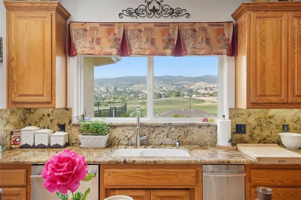 Image 11 of property listing at 9115 Elizabeth Lake, Leona Valley, CA 93551