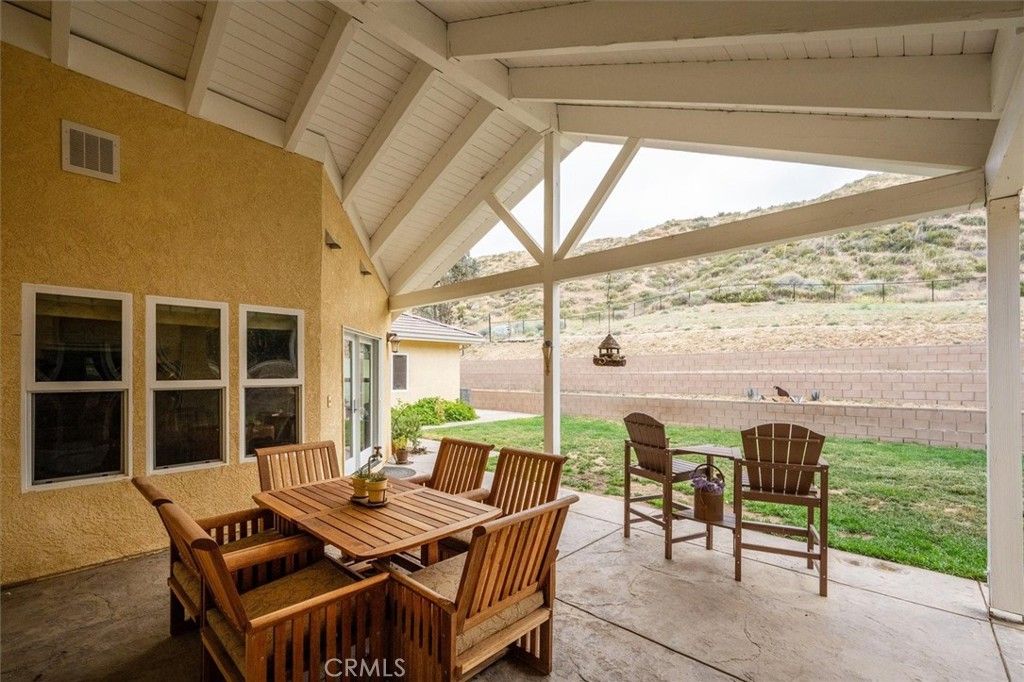 Image 18 of property listing at 9115 Elizabeth Lake, Leona Valley, CA 93551